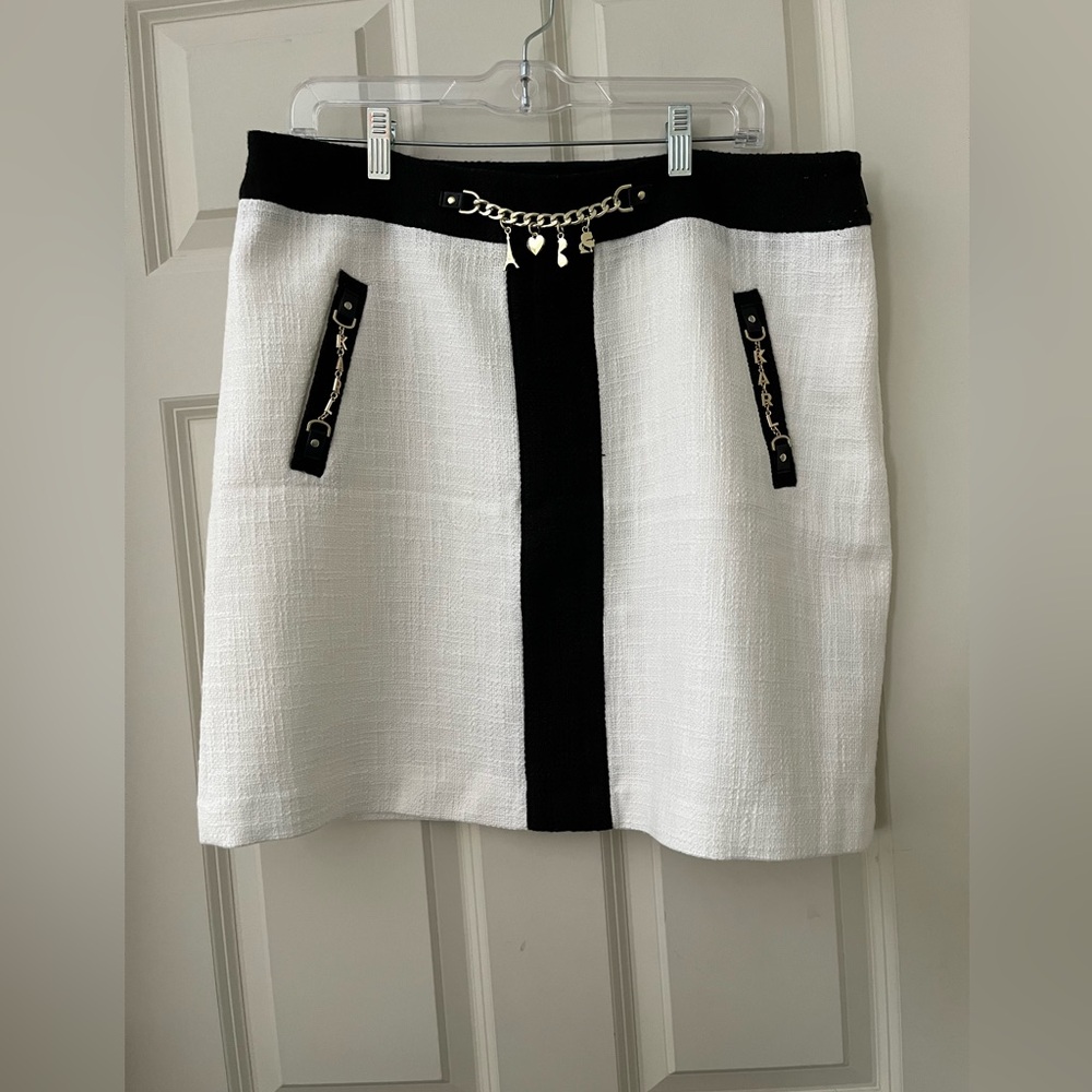 Karl Lagerfeld Paris colorblocked tweed mini skirt with chain & charm accents 14
